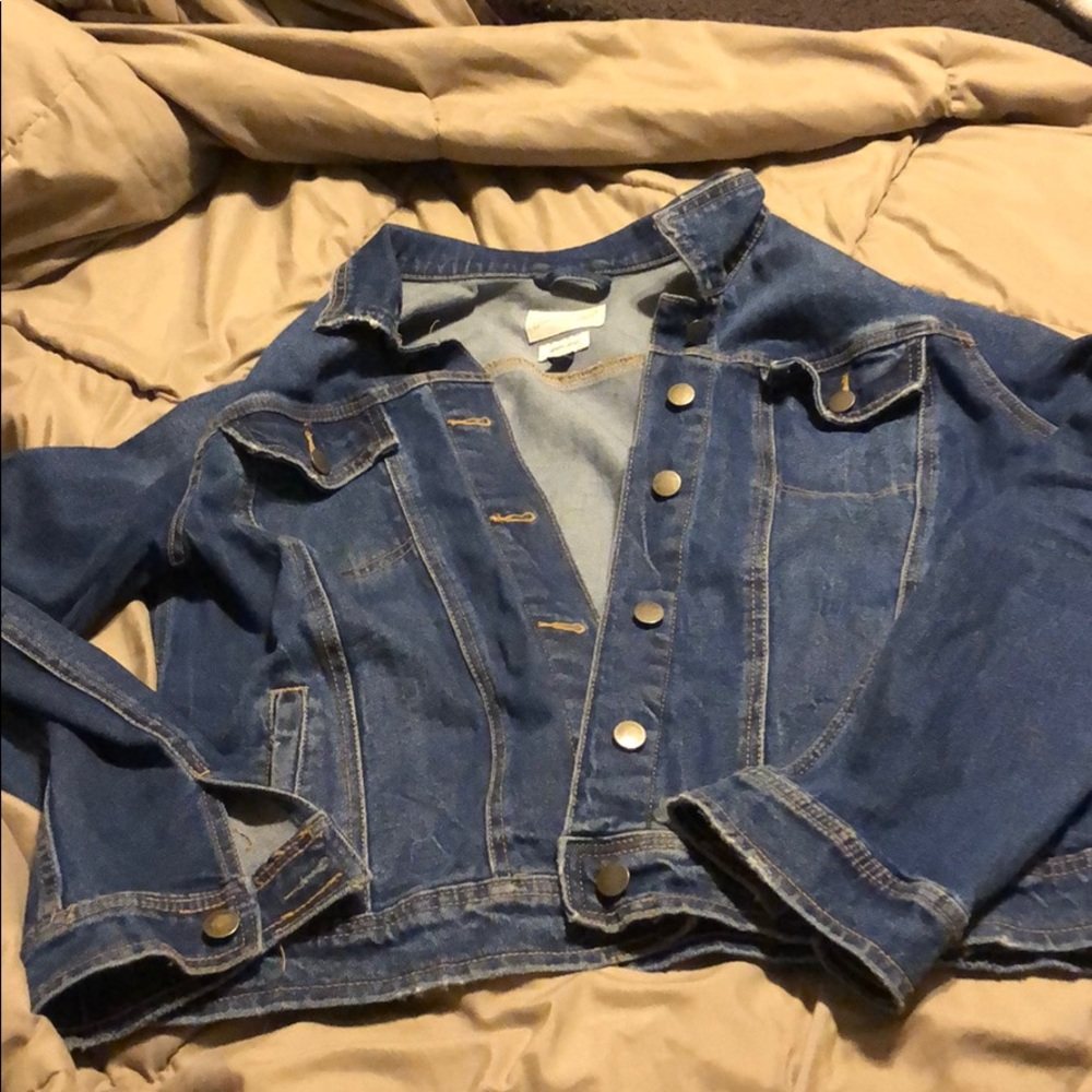 Med wash denim jacket
